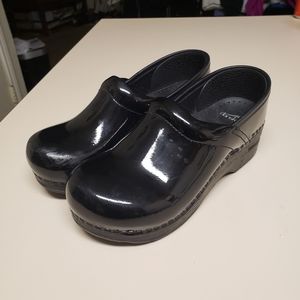 Dansko clogs size 33